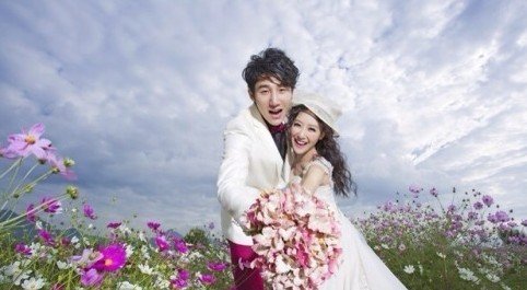 女星白冰曝婚纱照宣布结婚 老公为新晋男模